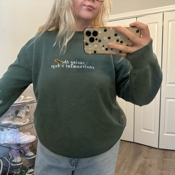 Saving the environment green crew neck - Picture 1 of 3